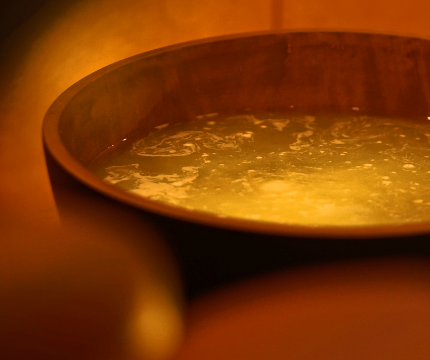 新感覚理容室LINK(リンク)メンズ理容室・女性のお顔そり個室でくつろぐシンプルラグジュアリーサロン