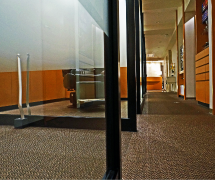 新感覚理容室LINK(リンク)メンズ理容室・女性のお顔そり個室でくつろぐシンプルラグジュアリーサロン