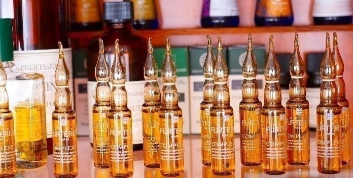 感覚理容室LINK(リンク)個室でくつろぐシンプルラグジュアリーサロン