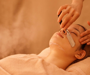 女性のお顔そりシェービングなら目黒駅徒歩1分個室くつろぐ理容室LINK(リンク)