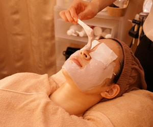 女性のお顔そりシェービングなら目黒駅徒歩1分個室くつろぐ理容室LINK(リンク)